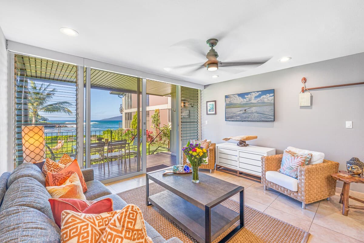 Condo in Lahaina · ★4.93 · 1 bedroom · 2 beds · 1 bath - Photo 4