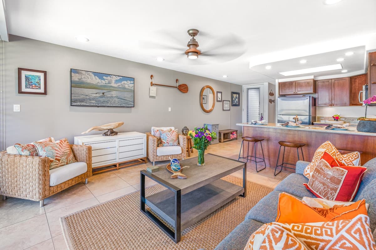 Condo in Lahaina · ★4.93 · 1 bedroom · 2 beds · 1 bath - Photo 2