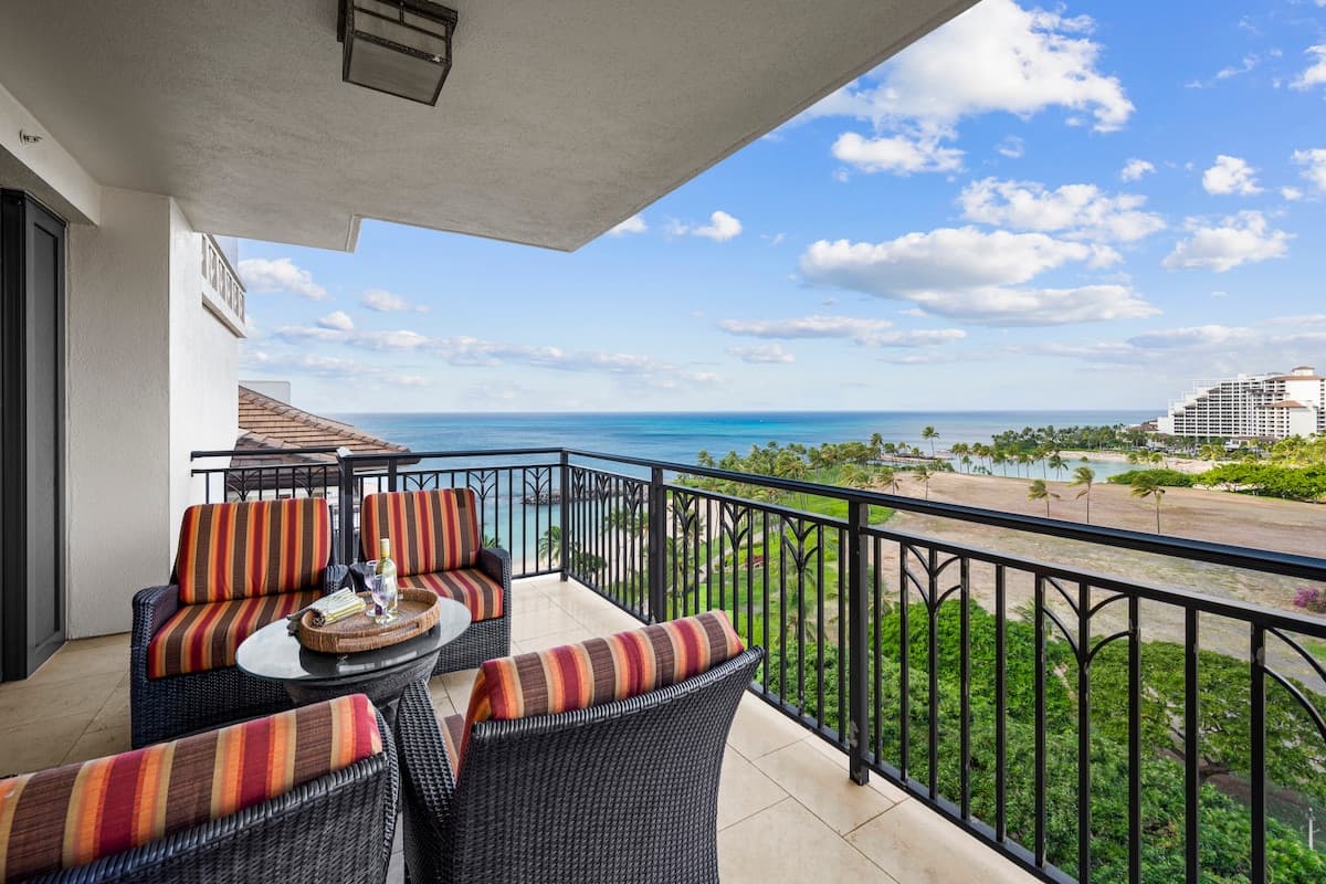 Condo in Kapolei · ★4.97 · 2 bedrooms · 3 beds · 2.5 private baths - Photo 3