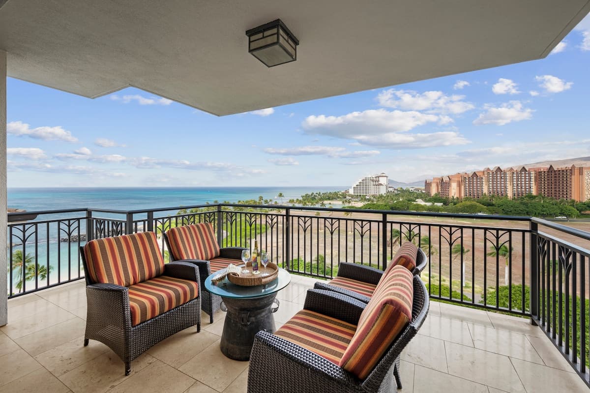 Condo in Kapolei · ★4.97 · 2 bedrooms · 3 beds · 2.5 private baths - Photo 1