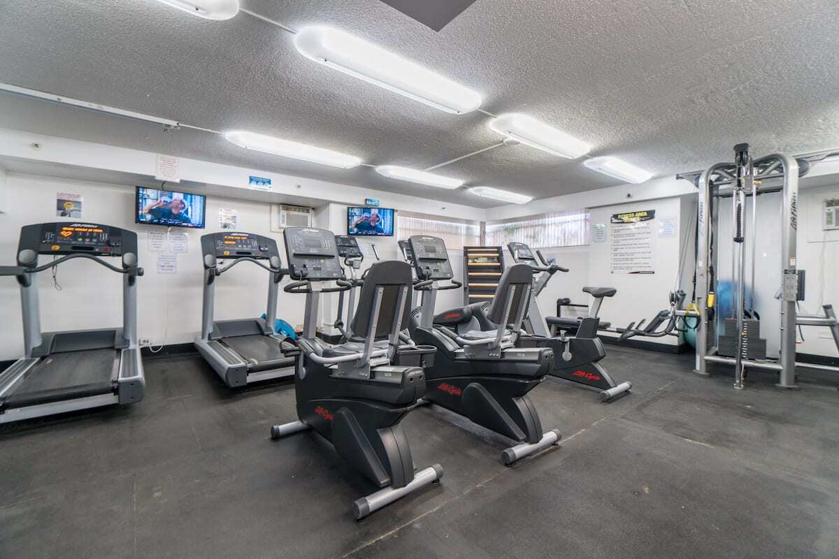 Condo in Honolulu · ★4.91 · Studio · 2 beds · 1 private bath - Photo 5
