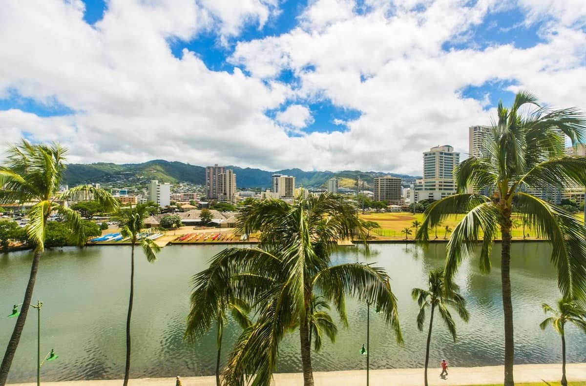 Condo in Honolulu · ★4.91 · Studio · 2 beds · 1 private bath - Photo 1