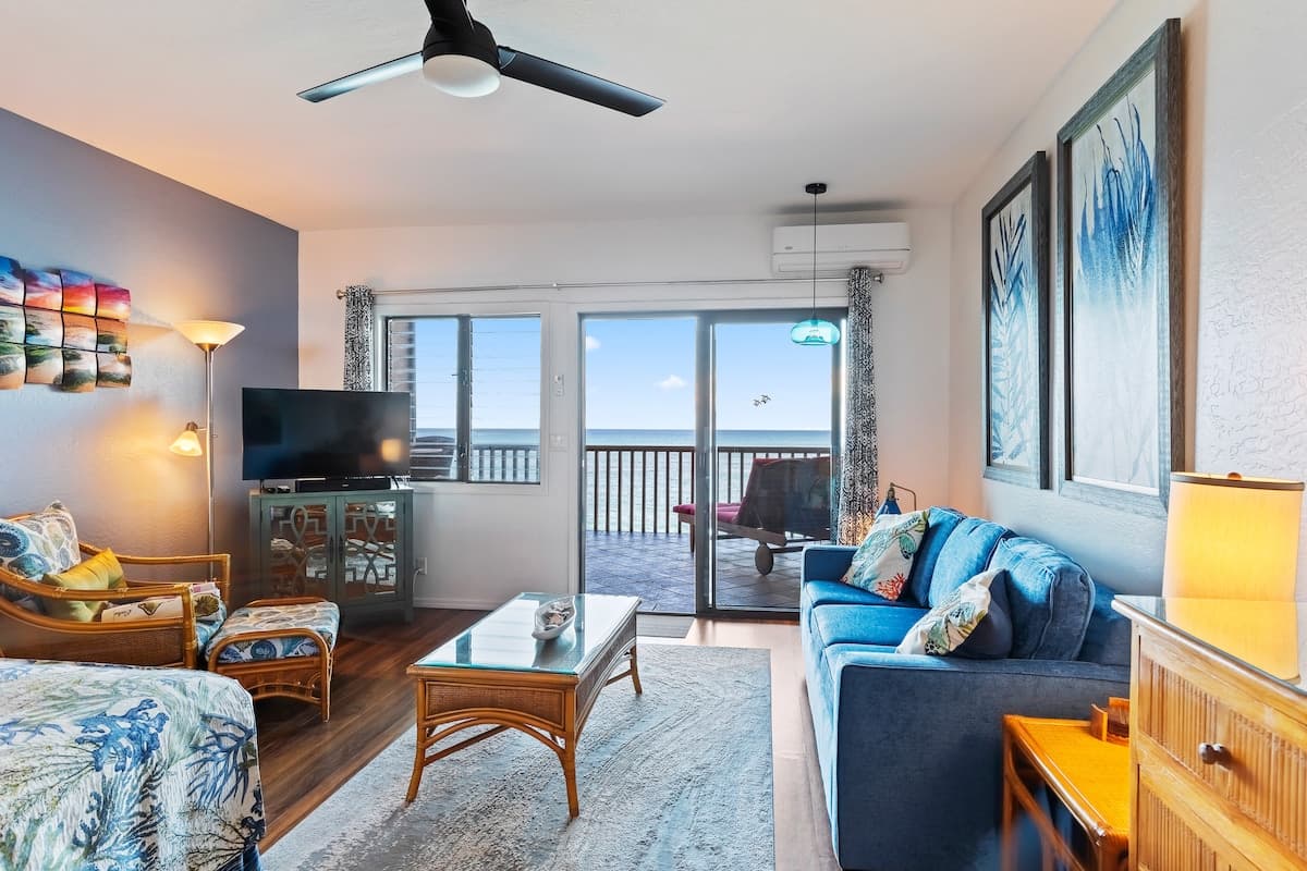 Condo in Lahaina · ★5.0 · Studio · 2 beds · 1 bath - Photo 2