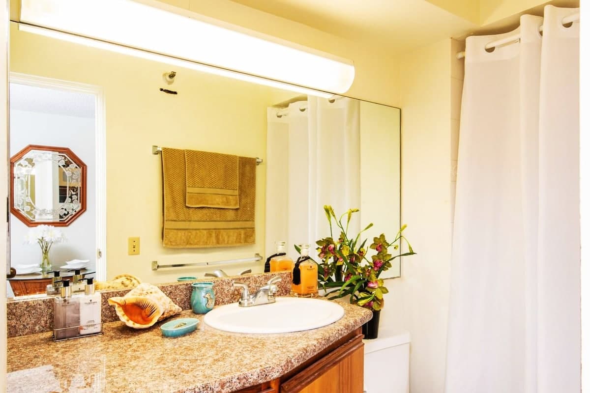 Condo in Honolulu · ★4.7 · Studio · 2 beds · 1 private bath - Photo 5