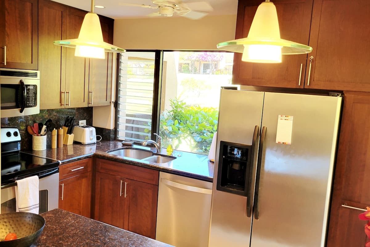 Condo in Kihei · ★4.91 · 1 bedroom · 2 beds · 1 bath - Photo 5
