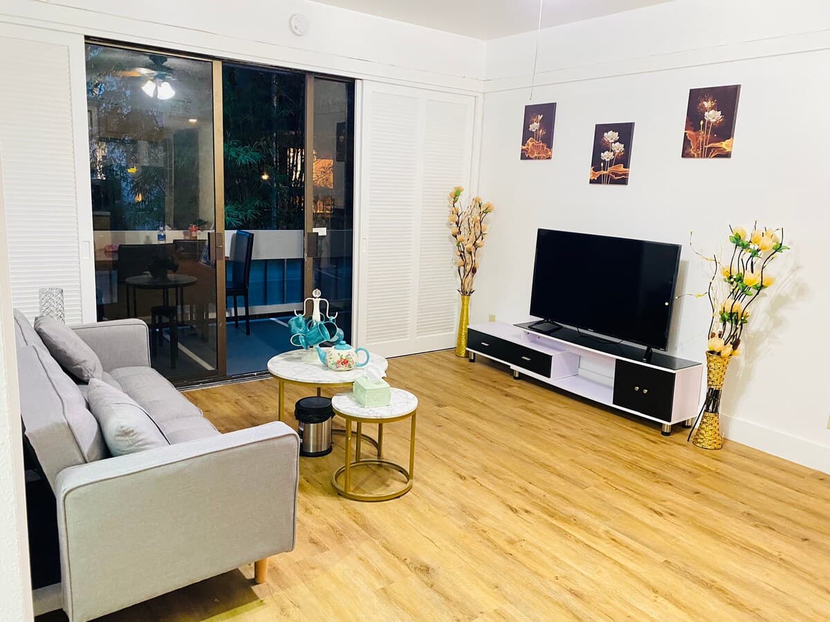 1 SunShine Rental Hilo Downtown with Swimming Pool Two Bedrooms One Living Room Self Check-in - Photo 3