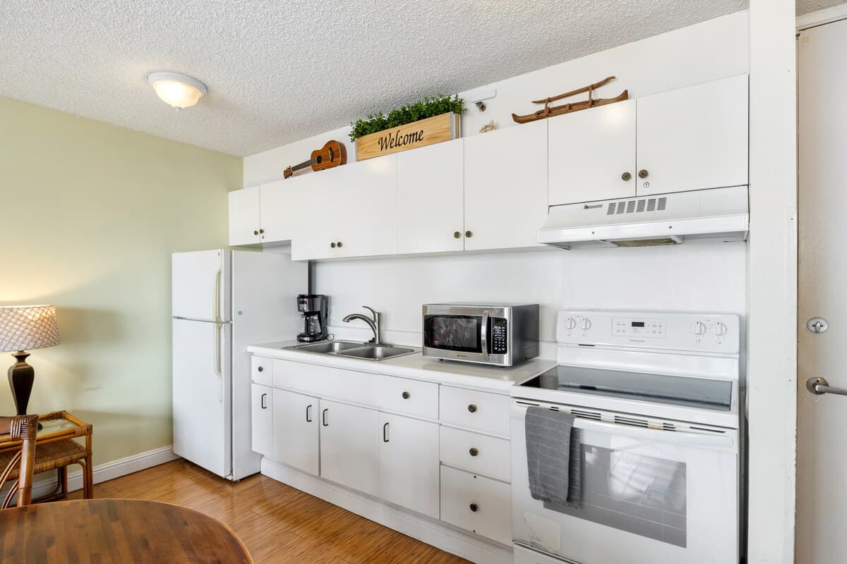 Condo in Honolulu · ★4.62 · 1 bedroom · 3 beds · 1 private bath - Photo 3