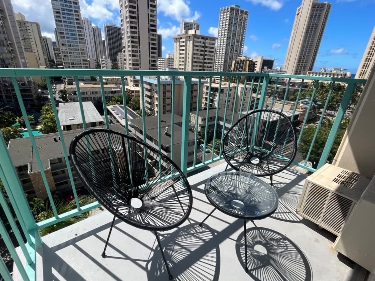 Condo in Honolulu · ★4.67 · Studio · 2 beds · 1 private bath - Photo 5