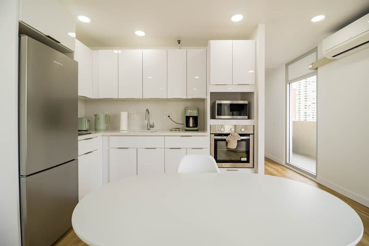 Condo in Honolulu · ★4.86 · Studio · 1 bed · 1 private bath - Photo 3