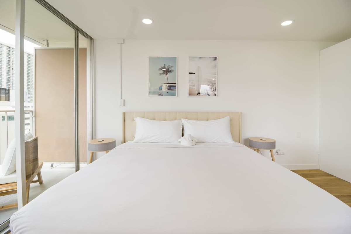 Condo in Honolulu · ★4.86 · Studio · 1 bed · 1 private bath - Photo 1