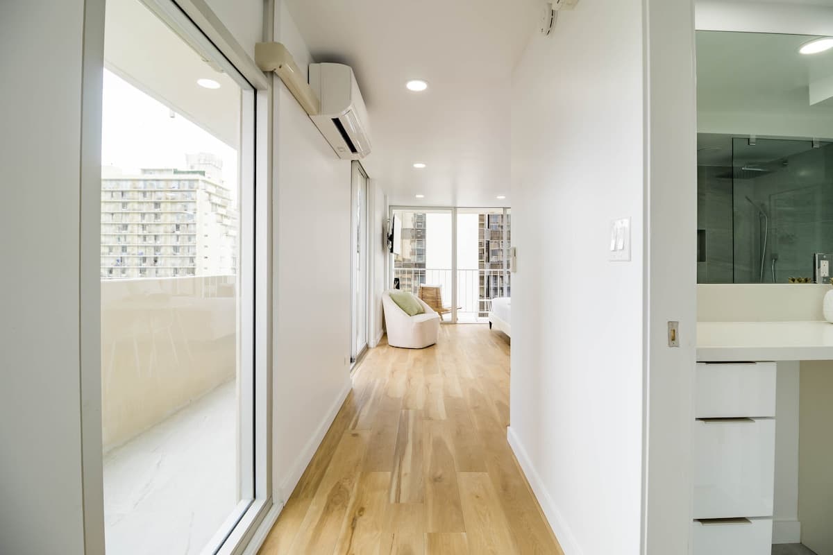 Condo in Honolulu · ★4.86 · Studio · 1 bed · 1 private bath - Photo 2