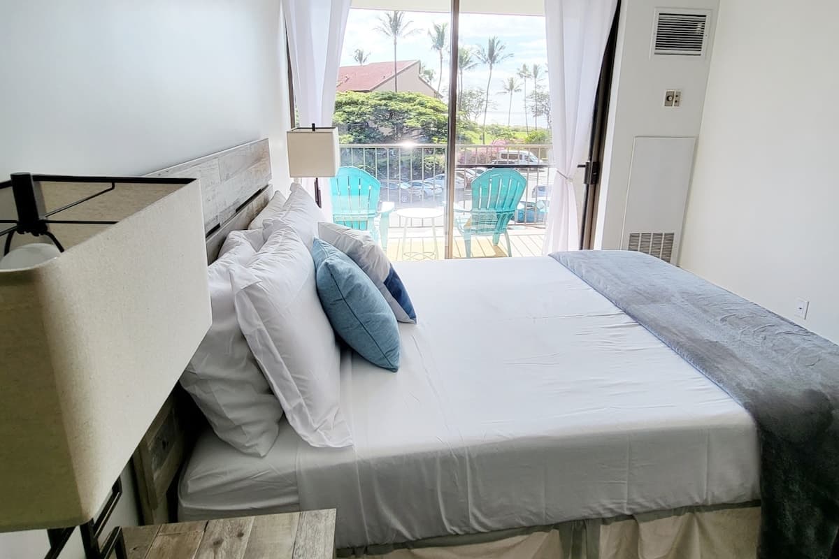 Condo in Kihei · ★4.93 · 1 bedroom · 2 beds · 1 bath - Photo 5