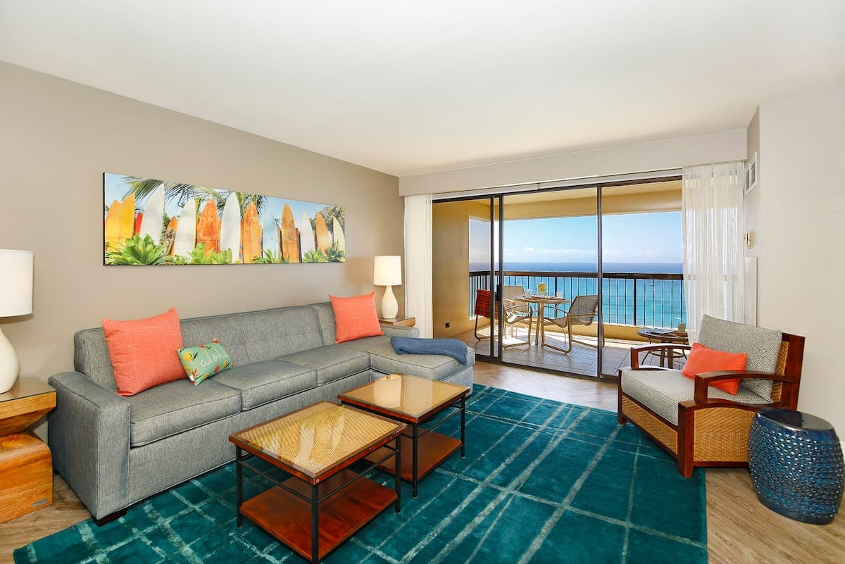 Condo in Honolulu · ★4.87 · 2 bedrooms · 4 beds · 2 private baths - Photo 1