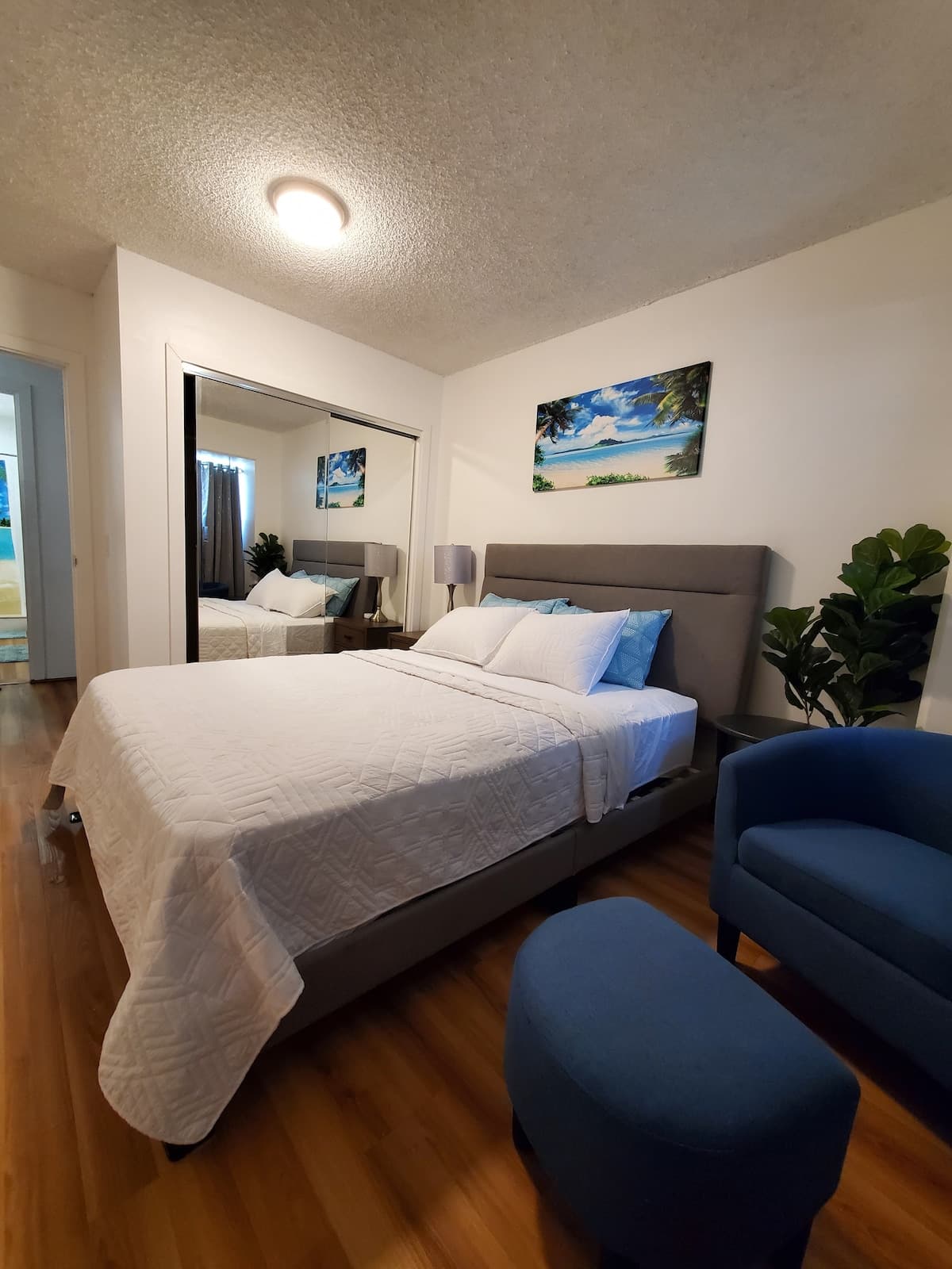 Condo in Honolulu · ★4.9 · 2 bedrooms · 4 beds · 2 private baths - Photo 4