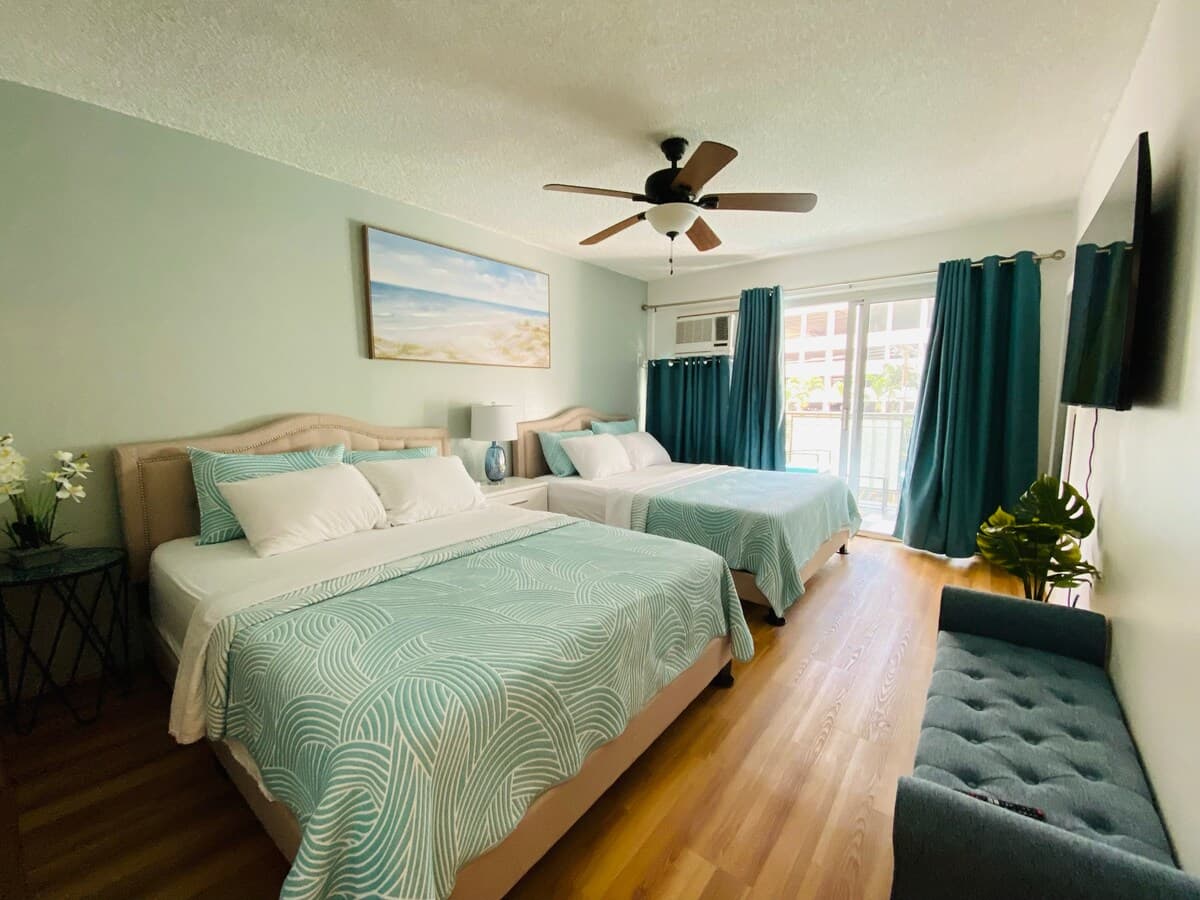 Condo in Honolulu · ★4.9 · 2 bedrooms · 4 beds · 2 private baths - Photo 5
