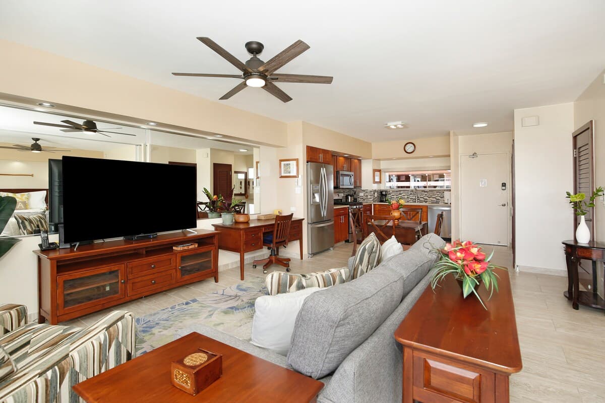 Condo in Honolulu · ★4.86 · 1 bedroom · 2 beds · 1 private bath - Photo 4