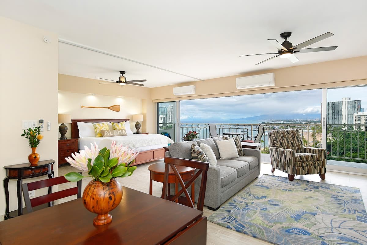 Condo in Honolulu · ★4.86 · 1 bedroom · 2 beds · 1 private bath - Photo 1
