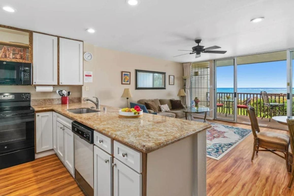 Beautiful OCEANFRONT Kauai Condo with beach access - Photo 2