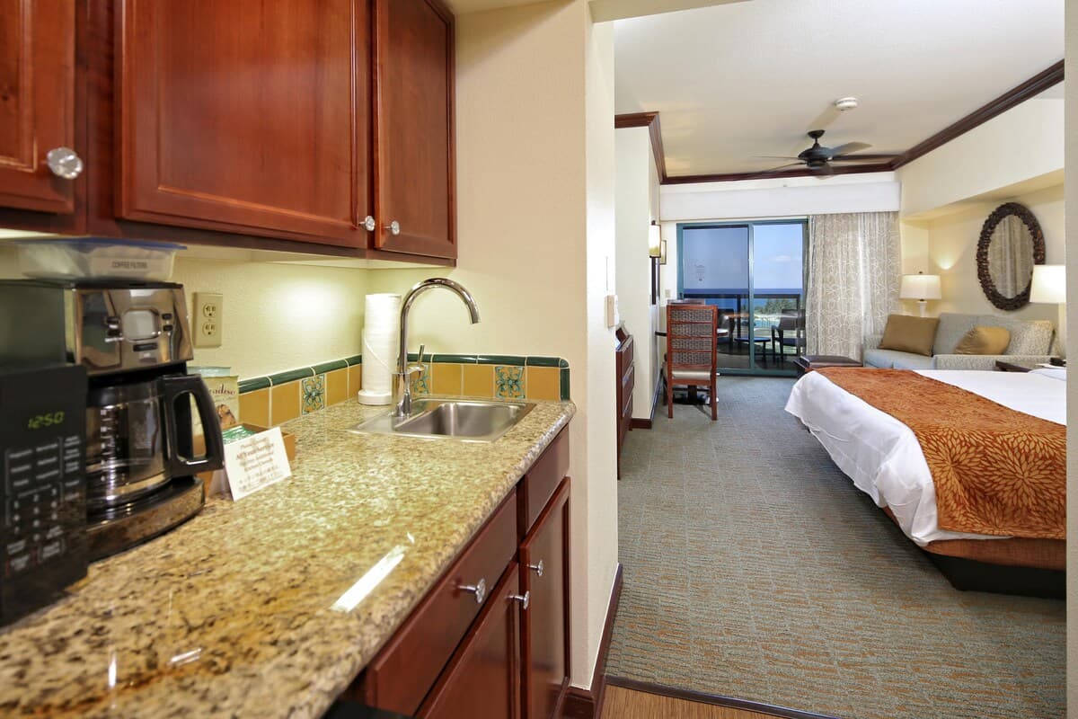 Condo in Kapolei · ★4.86 · Studio · 2 beds · 1 shared bath - Photo 1