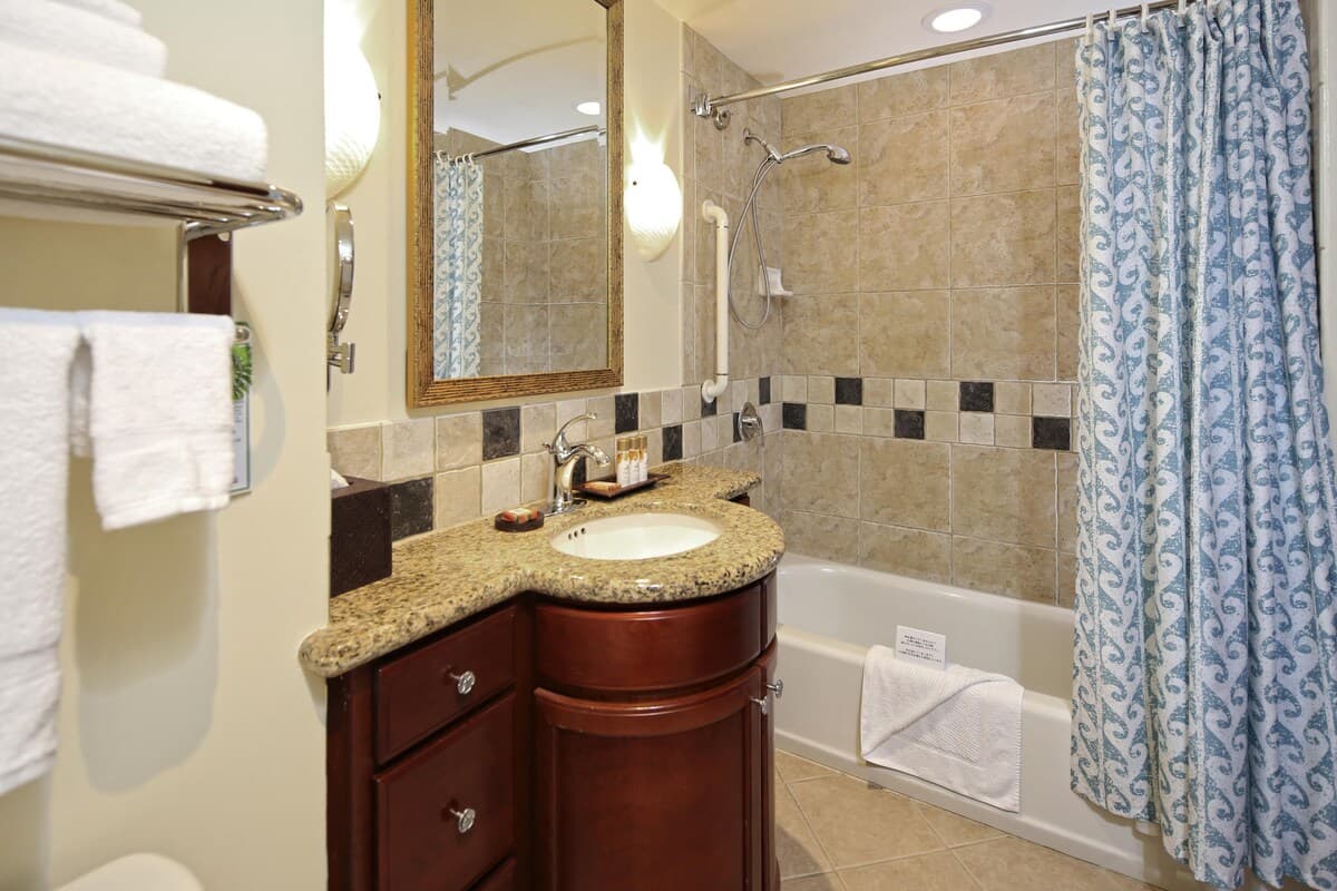 Condo in Kapolei · ★4.86 · Studio · 2 beds · 1 shared bath - Photo 4