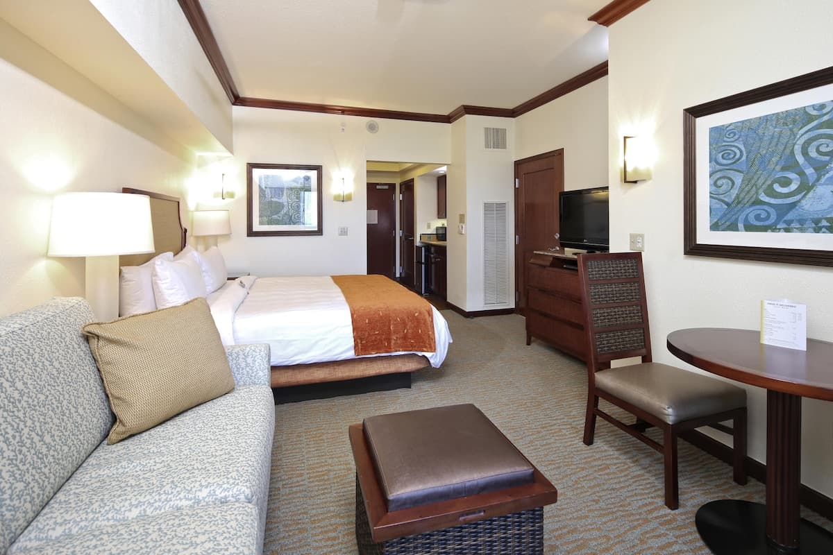 Condo in Kapolei · ★4.86 · Studio · 2 beds · 1 shared bath - Photo 2