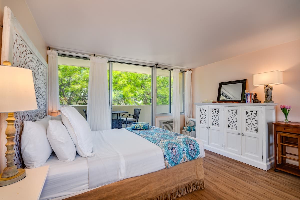 Condo in Honolulu · ★4.75 · Studio · 1 bed · 1 private bath - Photo 2