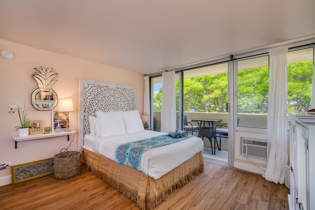 Condo in Honolulu · ★4.75 · Studio · 1 bed · 1 private bath - Photo 1