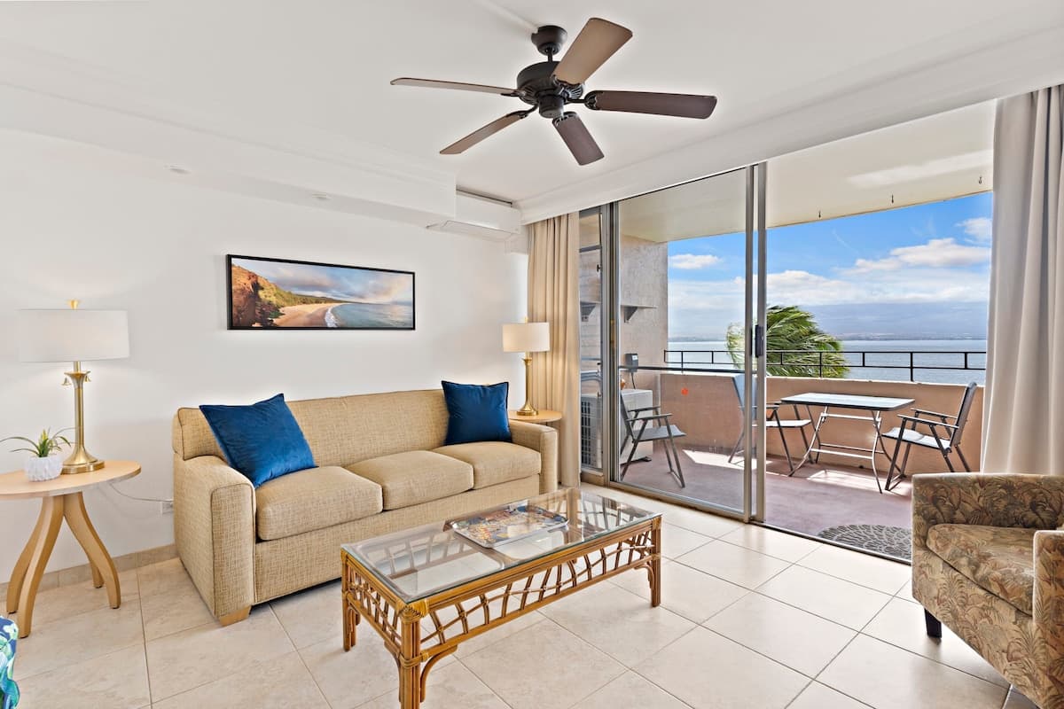 Condo in Wailuku · ★4.83 · 1 bedroom · 1 bed · 1 private bath - Photo 2