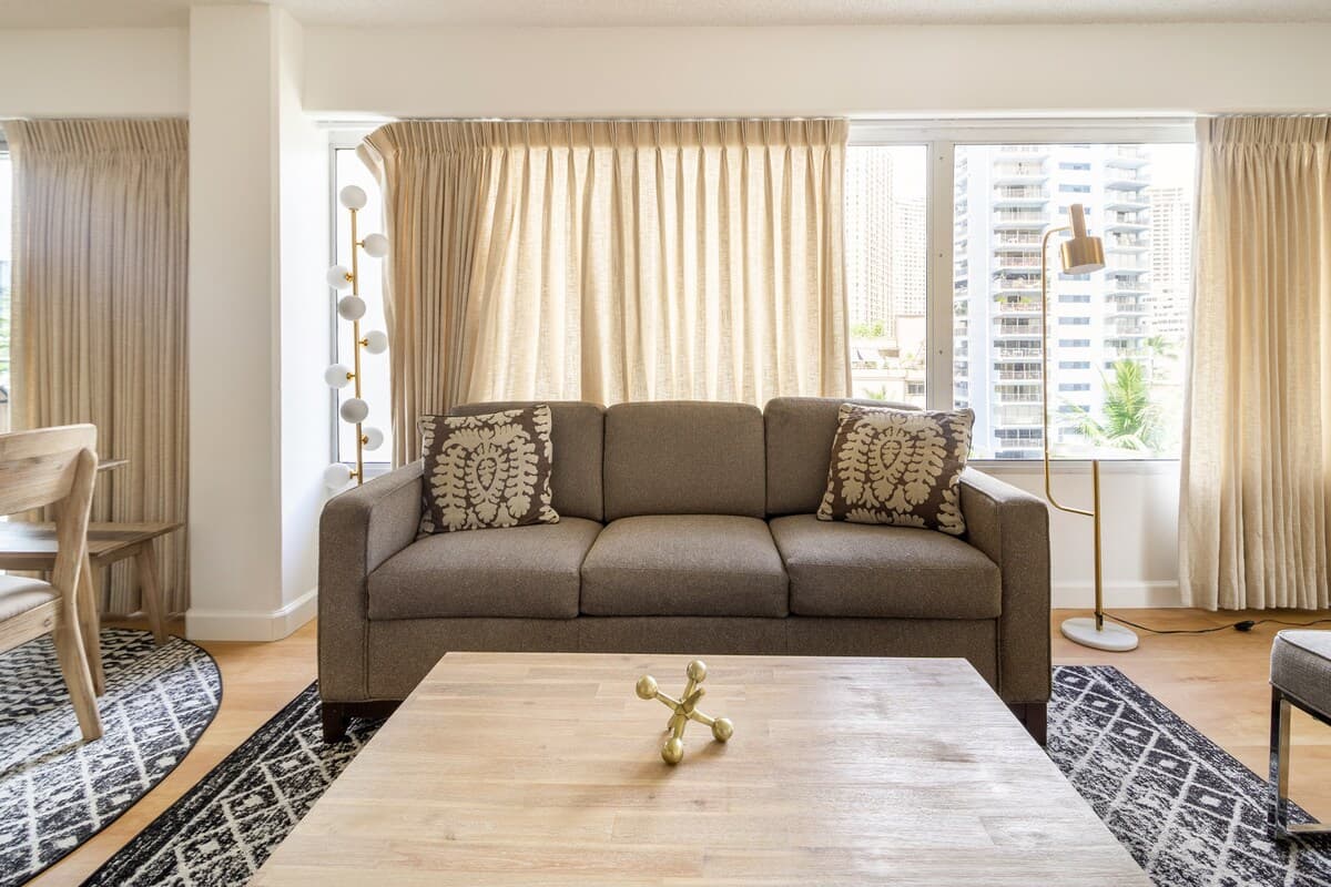 Condo in Honolulu · ★4.91 · 2 bedrooms · 4 beds · 2 private baths - Photo 5