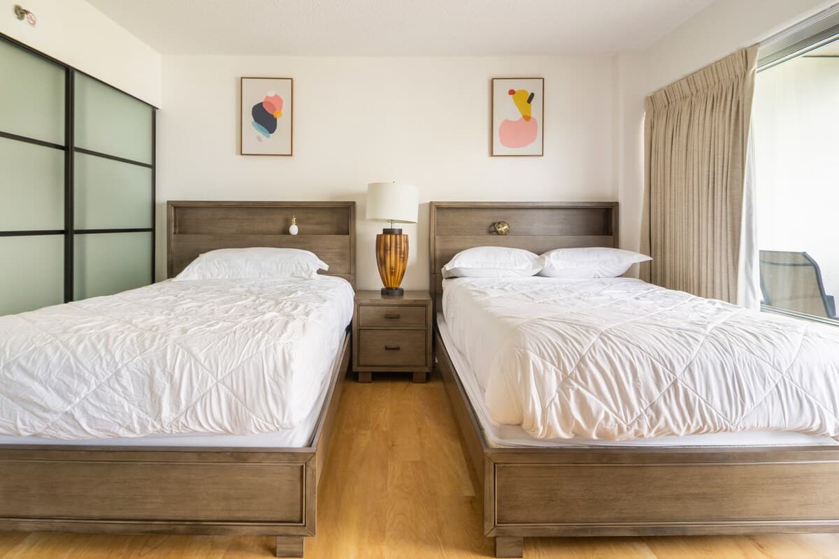 Condo in Honolulu · ★4.91 · 2 bedrooms · 4 beds · 2 private baths - Photo 2