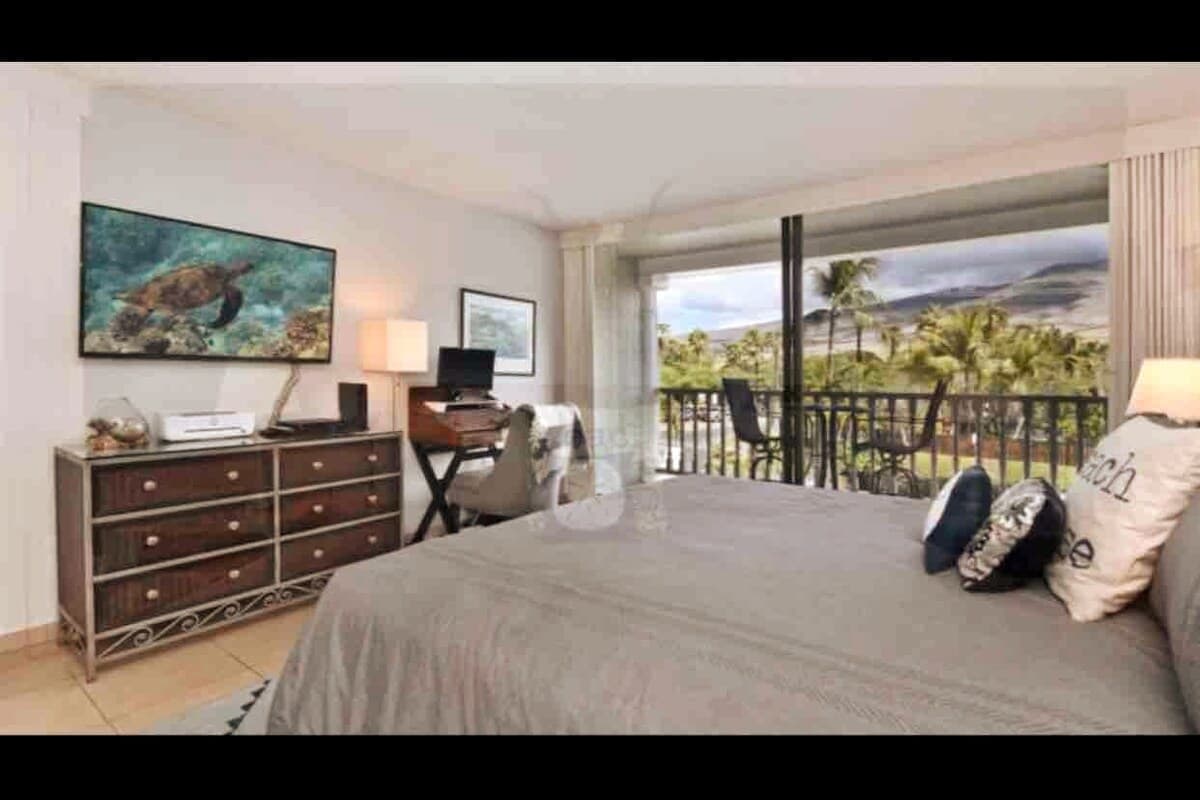 Condo in Lahaina · ★4.95 · Studio · 1 bed · 1 bath - Photo 5