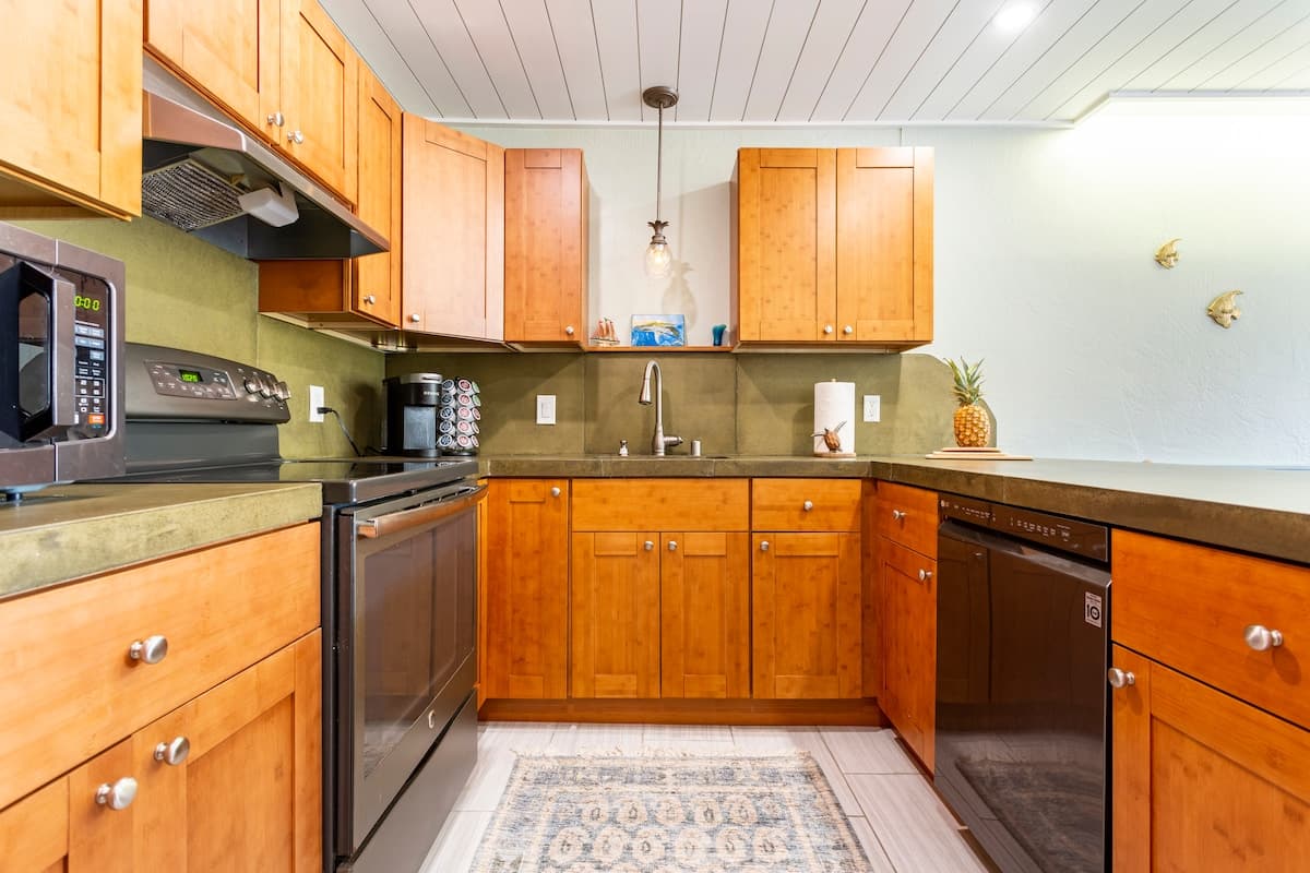 Condo in Kailua-Kona · ★4.91 · 1 bedroom · 1 bed · 1 bath - Photo 3