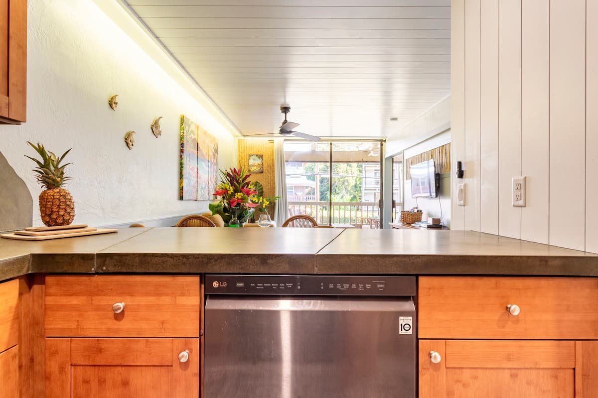 Condo in Kailua-Kona · ★4.91 · 1 bedroom · 1 bed · 1 bath - Photo 4