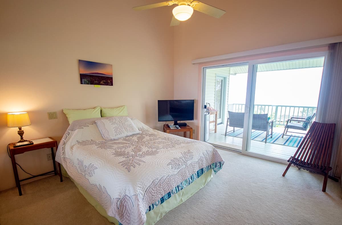 Home in Kailua-Kona · ★4.96 · 2 bedrooms · 2 beds · 1 private bath - Photo 3