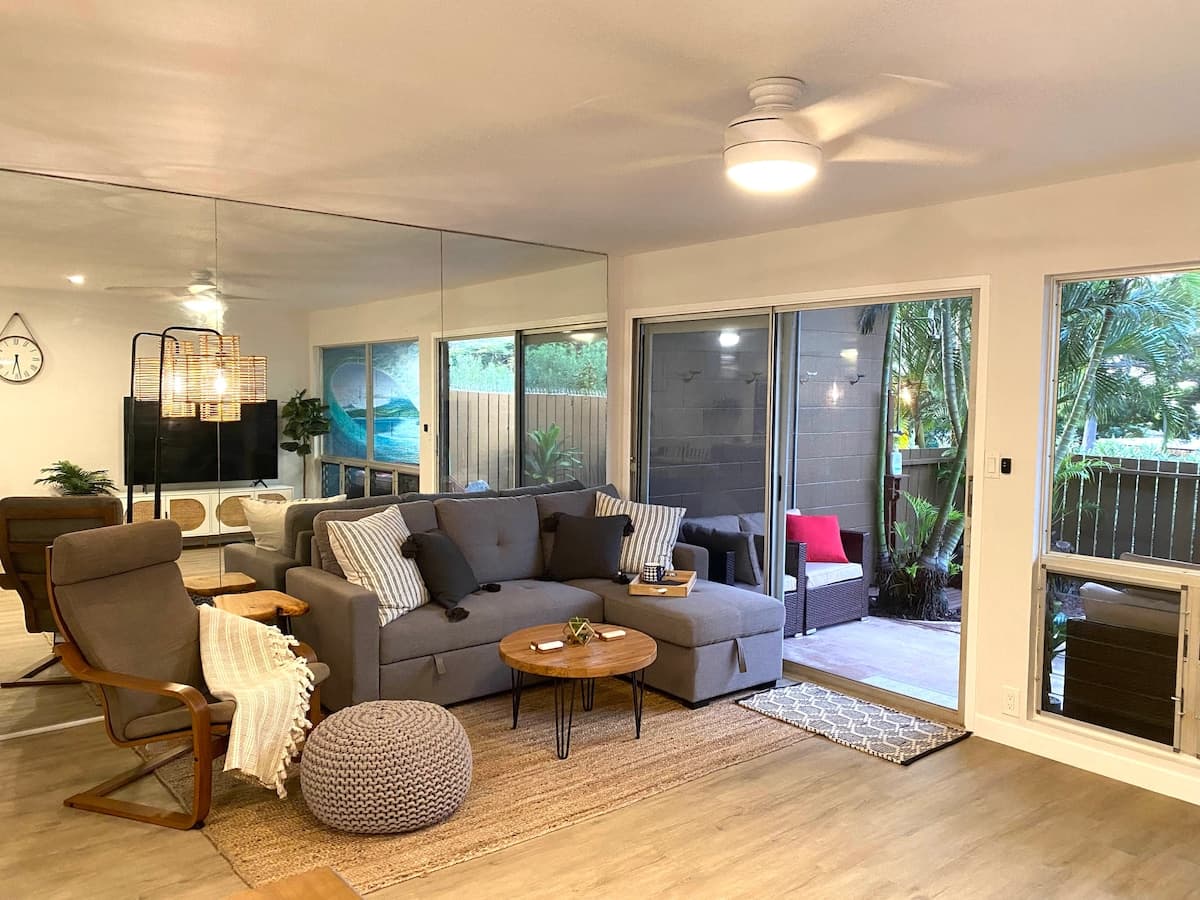 Townhouse in Lahaina · ★4.96 · 3 bedrooms · 4 beds · 1.5 baths - Photo 2