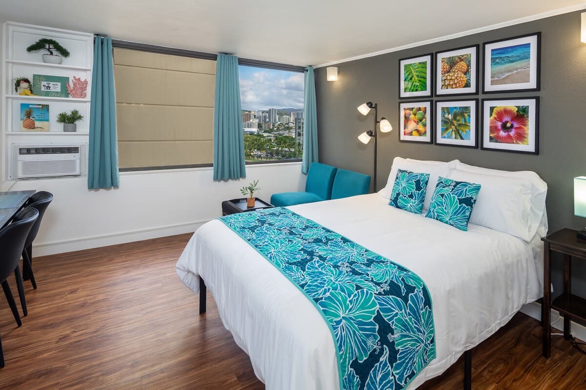 Condo in Honolulu · ★4.76 · 1 bedroom · 1 bed · 1 private bath - Photo 1