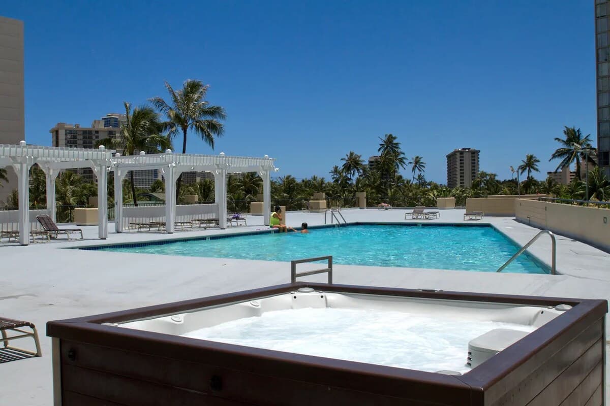 Condo in Honolulu · ★4.76 · 1 bedroom · 1 bed · 1 private bath - Photo 5