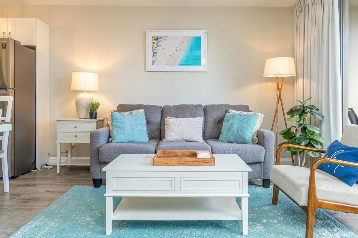 Newly renovated condo at the Waikiki Banyan - Photo 4