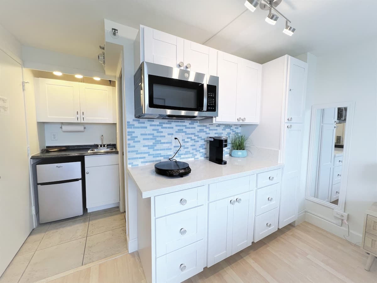 Condo in Honolulu · ★4.8 · 1 bedroom · 1 bed · 1 private bath - Photo 1