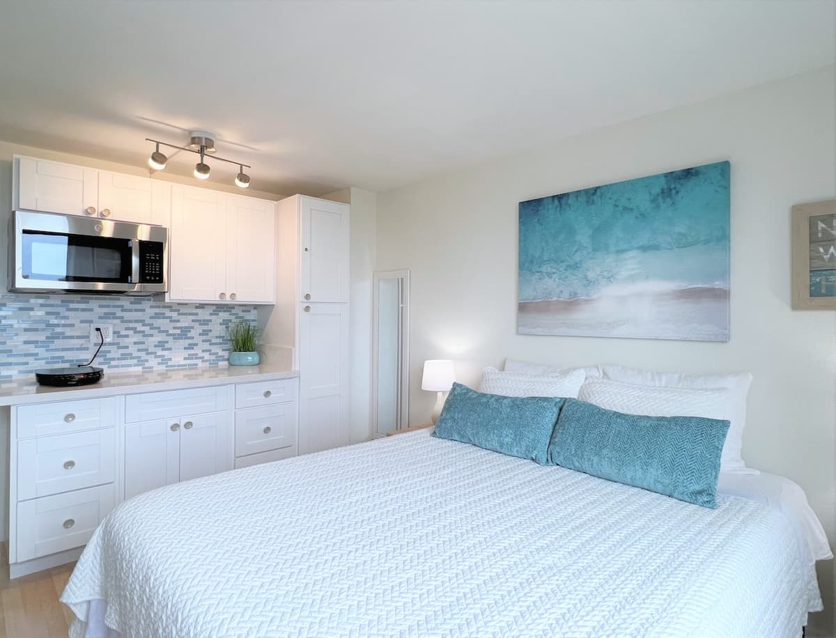Condo in Honolulu · ★4.8 · 1 bedroom · 1 bed · 1 private bath - Photo 4