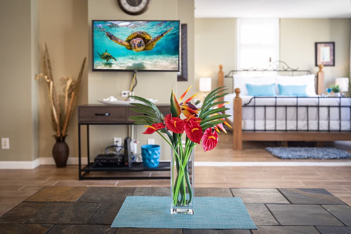 Condo in Honolulu · ★4.82 · 1 bedroom · 2 beds · 1 private bath - Photo 4