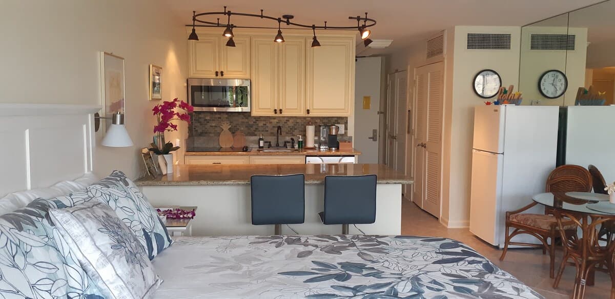 Condo in Lahaina · ★4.97 · Studio · 1 bed · 1 private bath - Photo 3