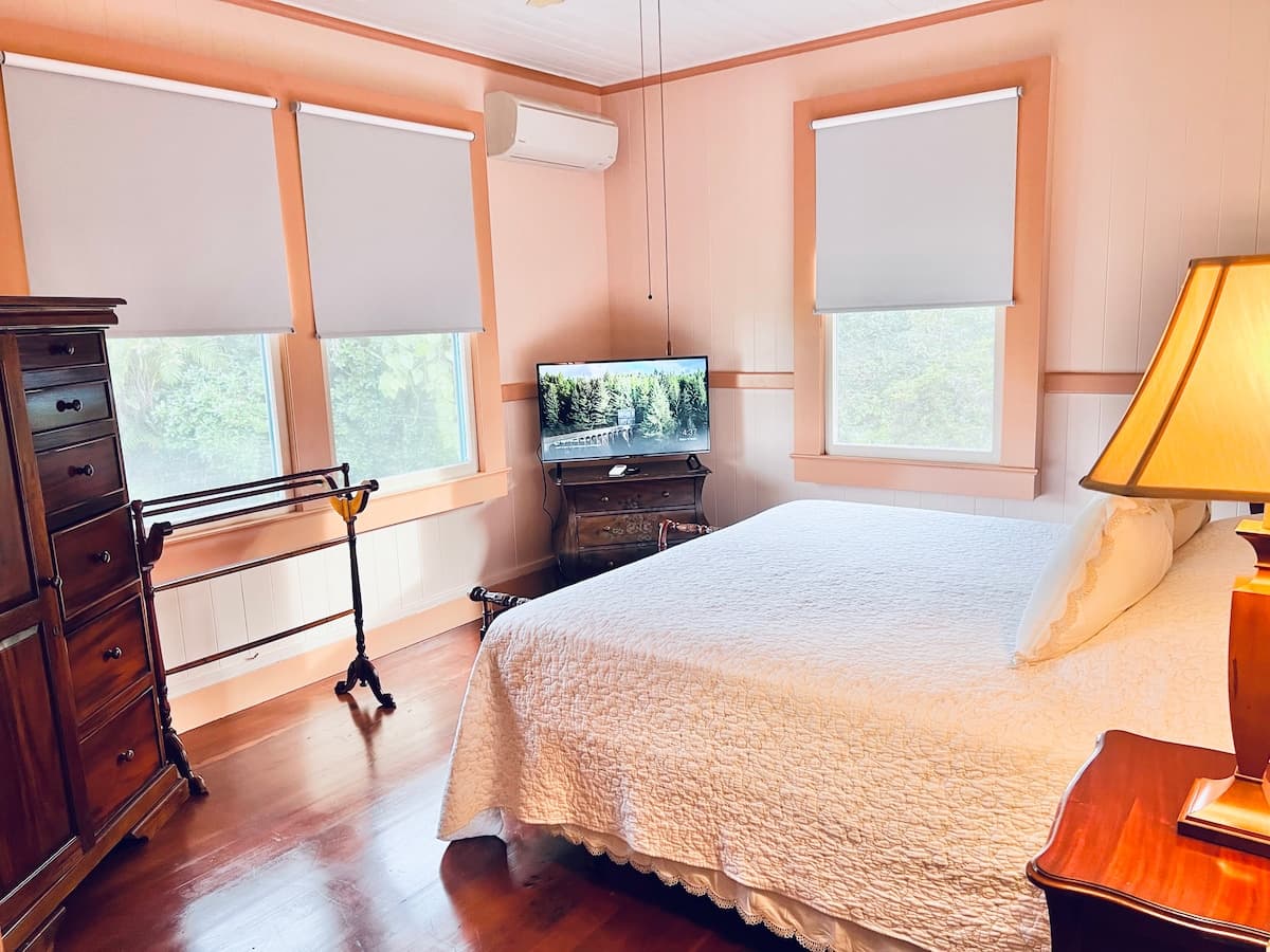 Private 2 Bedroom Suite in Historic Mansion w/ AC - Photo 1