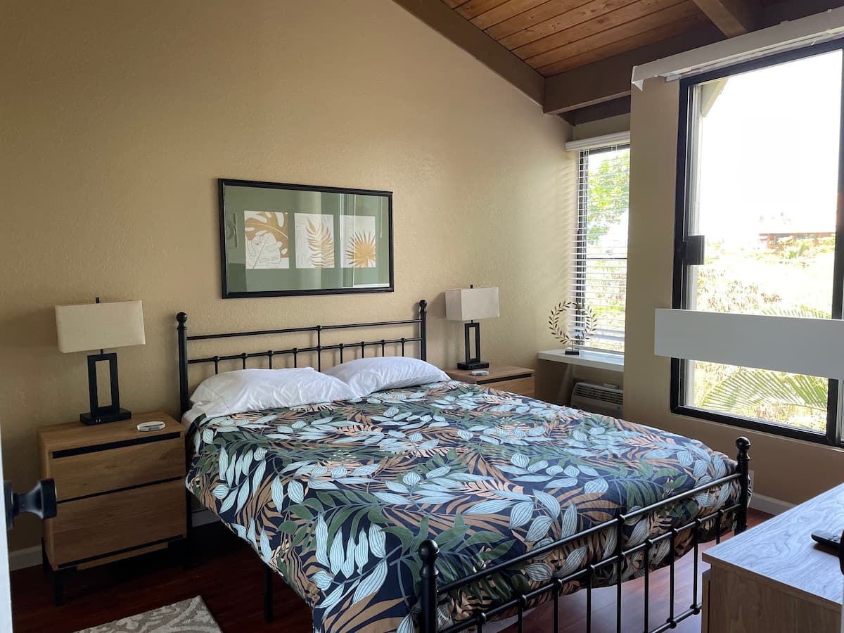Condo in Kailua-Kona · ★4.89 · 2 bedrooms · 2 beds · 2 baths - Photo 3