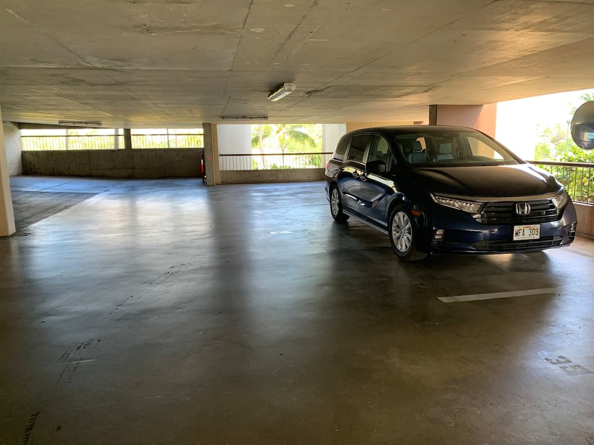 Condo in Honolulu · ★4.75 · 2 bedrooms · 4 beds · 1 private bath - Photo 2