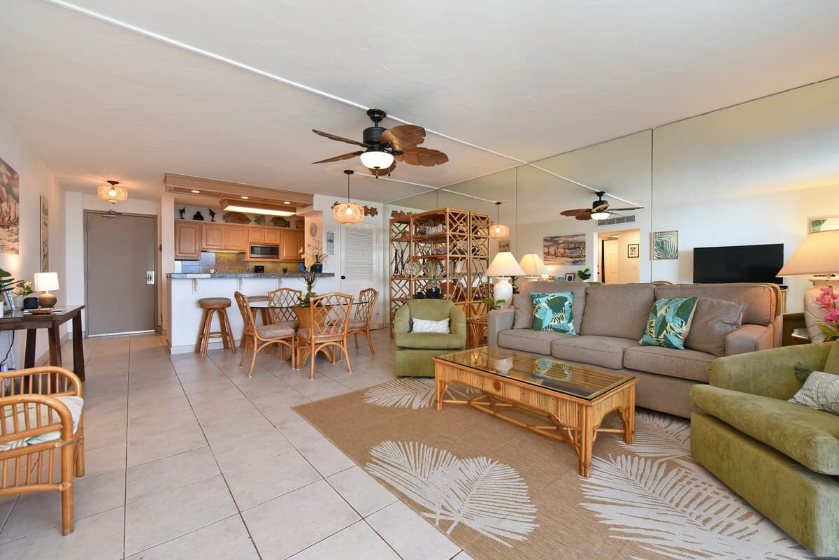 Condo in Lahaina · ★4.78 · 2 bedrooms · 5 beds · 2 private baths - Photo 5
