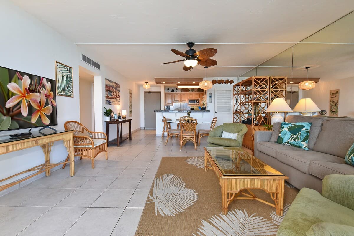 Condo in Lahaina · ★4.78 · 2 bedrooms · 5 beds · 2 private baths - Photo 4