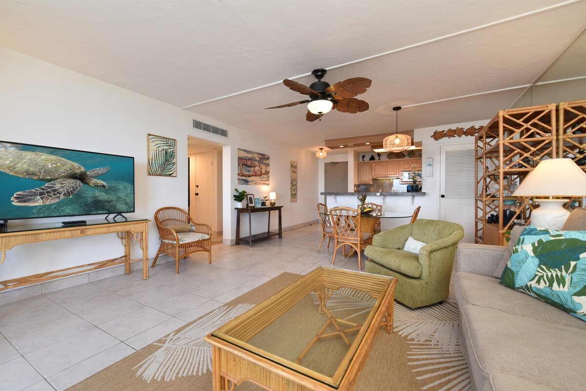 Condo in Lahaina · ★4.78 · 2 bedrooms · 5 beds · 2 private baths - Photo 3
