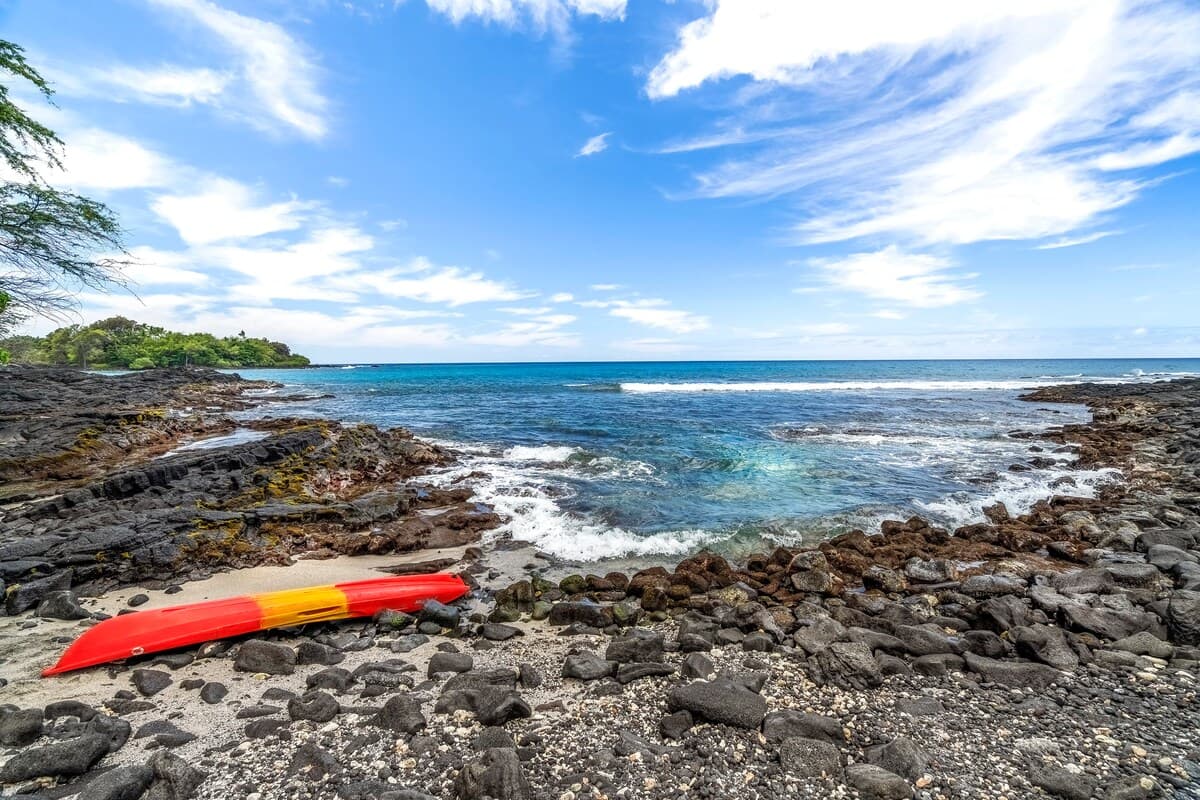 Condo in Kailua-Kona · ★4.82 · 2 bedrooms · 2 beds · 2 private baths - Photo 5
