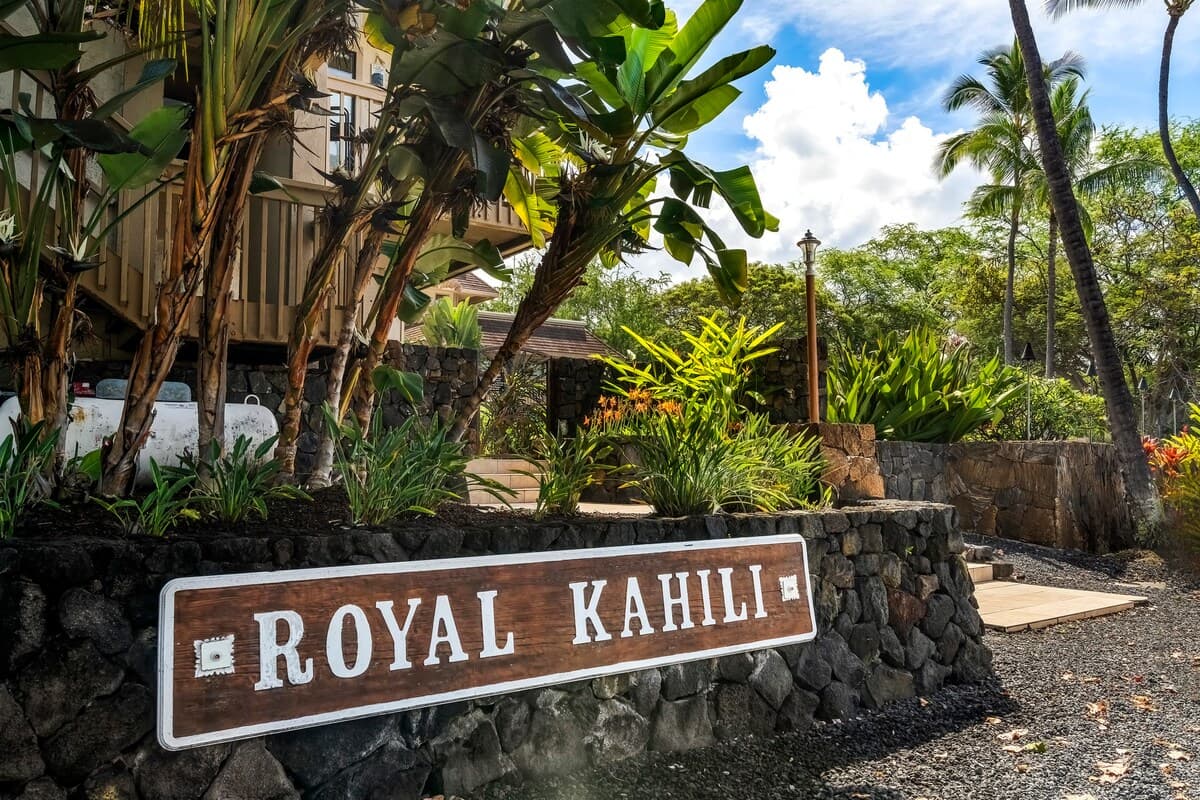 Condo in Kailua-Kona · ★4.82 · 2 bedrooms · 2 beds · 2 private baths - Photo 4